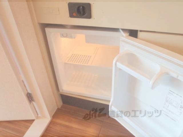 冷蔵庫　ミニ冷蔵庫1つあります
