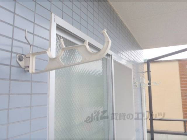ベランダ　物干し竿がかけられます