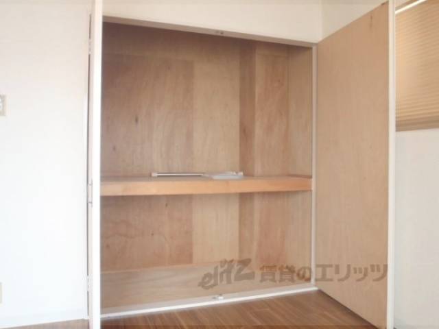 収納　お布団やお洋服も入る大きめの収納です