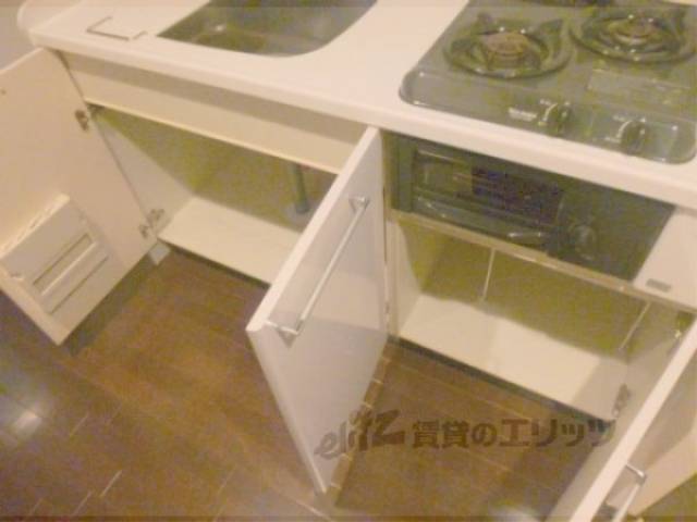 収納棚（下部）