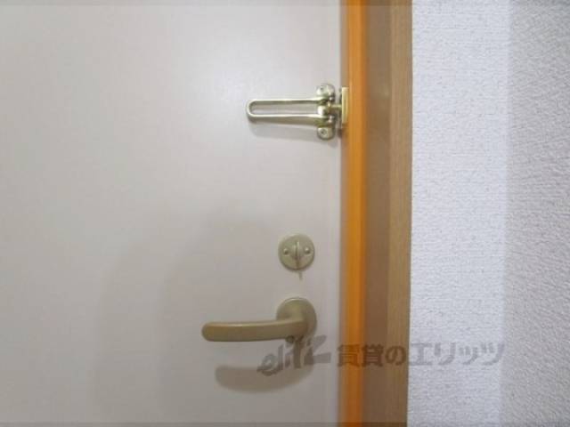 玄関　チェーンロック