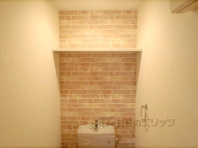 トイレ　トイレ上部棚