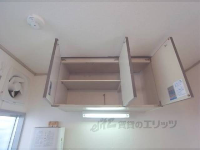 キッチン　上部収納