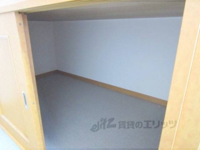 収納　（ベッド下）