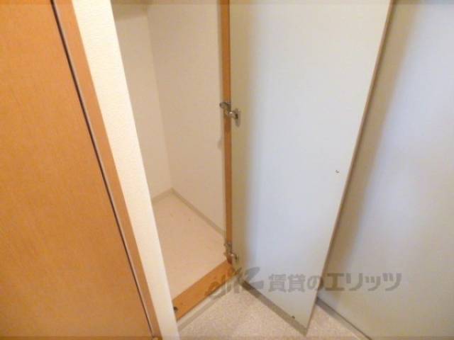 玄関横収納