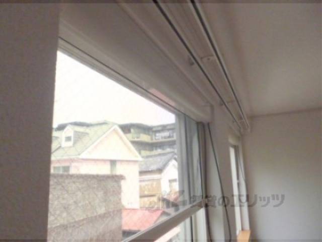 洋室・窓(上)