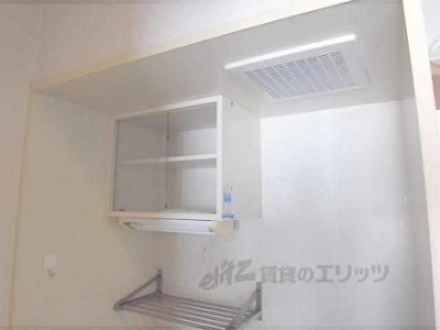 収納　キッチン上部棚