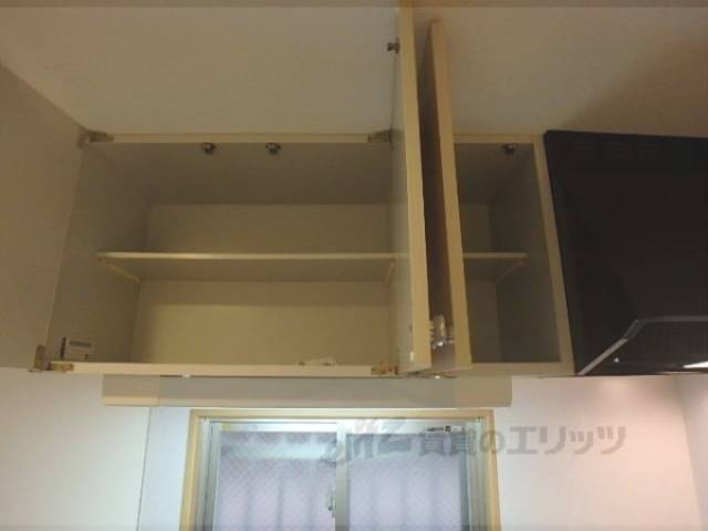 キッチン　上段収納