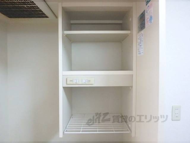 キッチン　収納棚