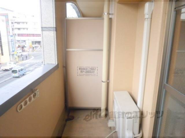 ベランダ　室外機あります