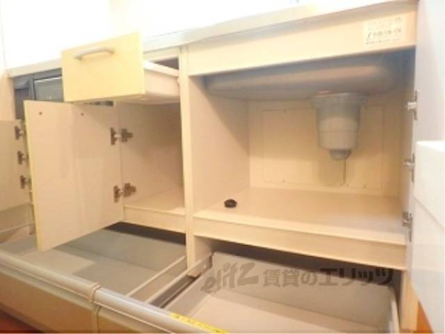 キッチン　収納下部