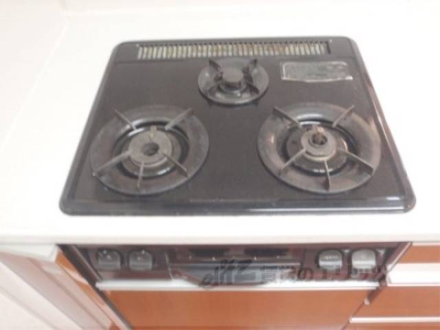キッチン　３口ガスコンロ