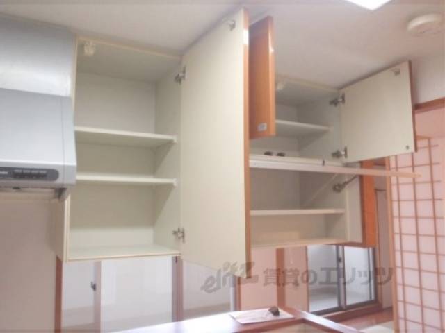 キッチン　上部収納