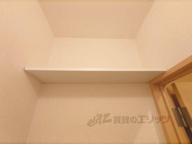 トイレ　トイレ上収納
