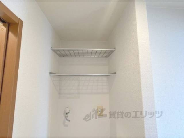 洗濯機置場　洗濯機上部収納