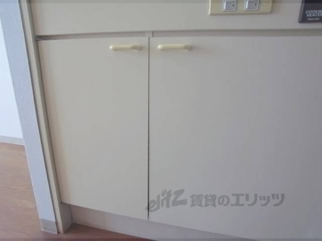 収納　キッチン下収納です