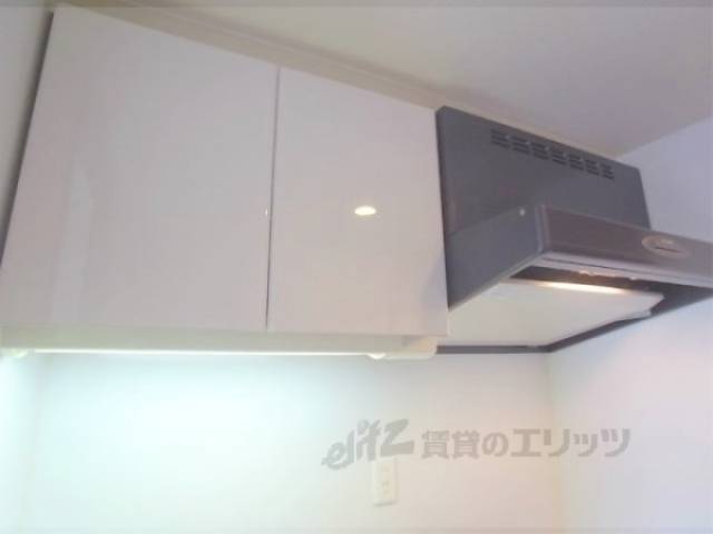 収納　キッチン上部