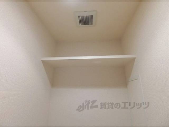 トイレ　上部収納