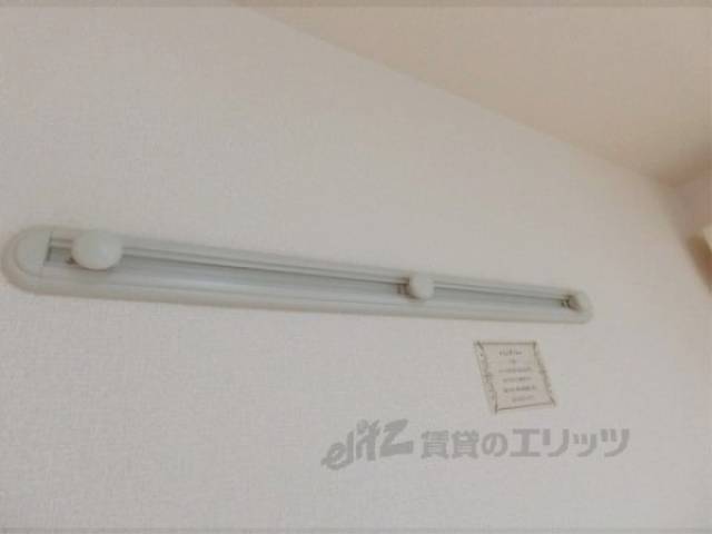 洋室　ハンガー掛け