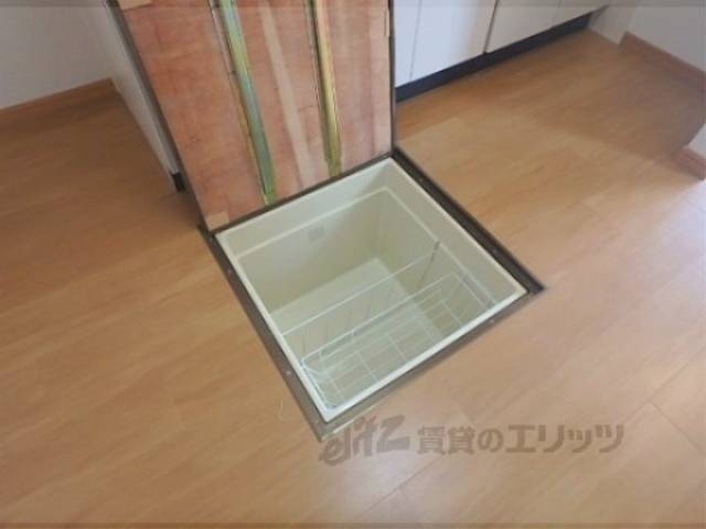 押入
