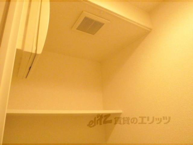 トイレ　上部収納あります