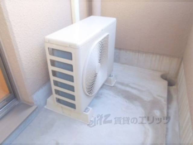ベランダ　室外機