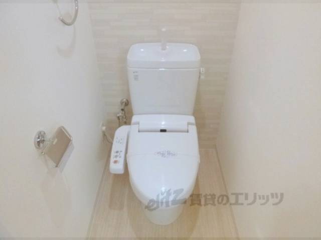 トイレ　ウォシュレット付です・
