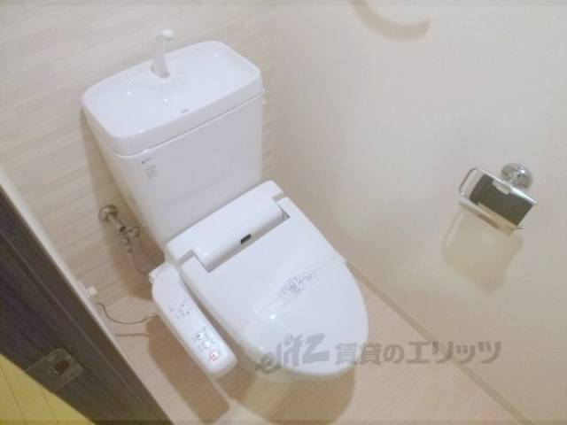 トイレ　ウォシュレット付いてます・