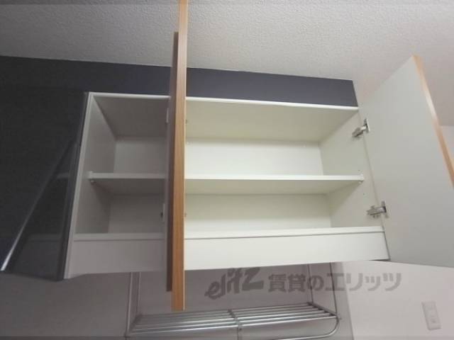 キッチン　上部収納
