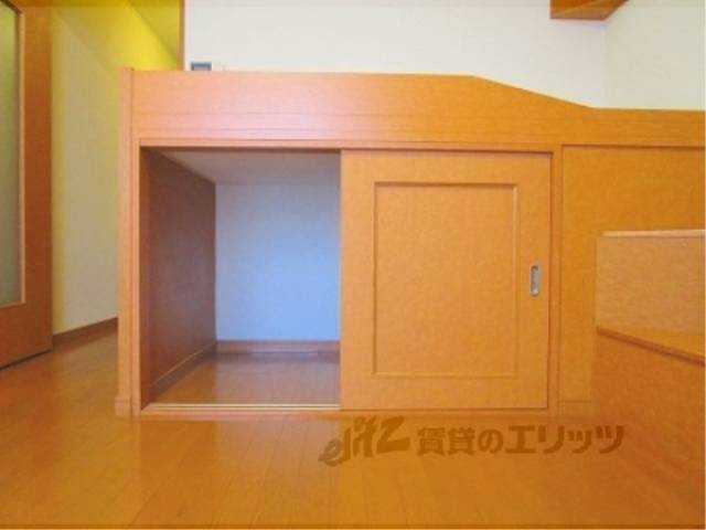 収納　ベッド下