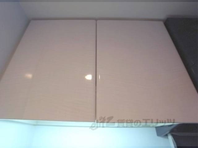 収納　キッチン上部