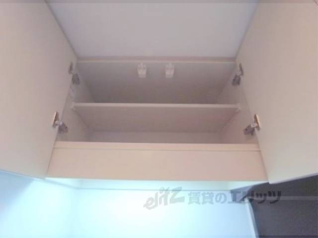 収納　キッチン上部