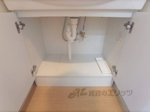 洗面所　洗面化粧台下部収納