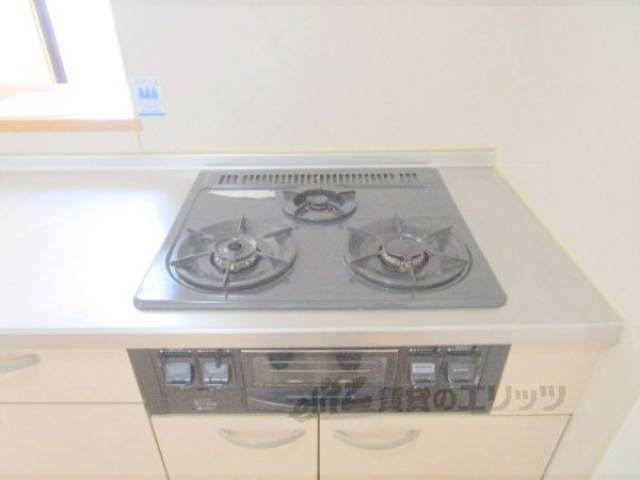 キッチン　ガス3口コンロ