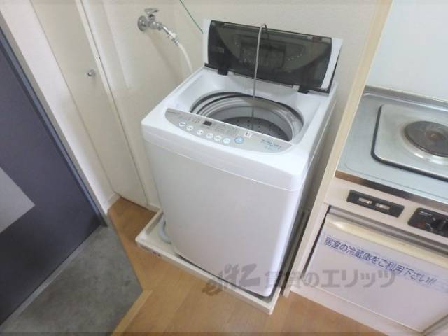 洗濯機置場　洗濯機がついてます