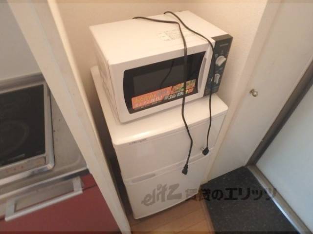 冷蔵庫置場　冷蔵庫と電子レンジ
