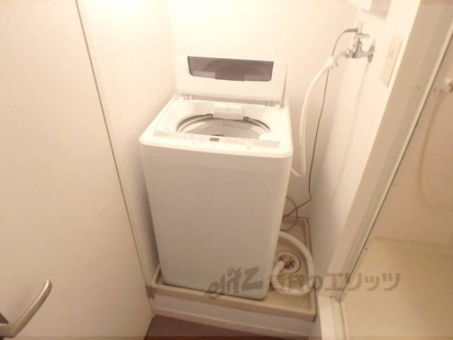 洗濯機置場　洗濯機ついてます