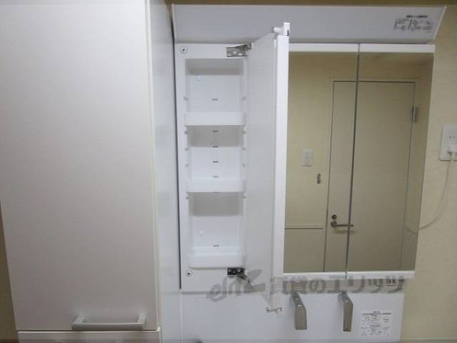 洗面所　上部収納
