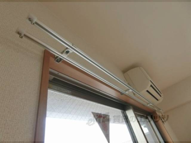 洋室　カーテンレール