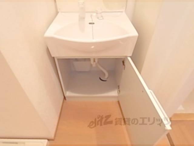 洗面所　洗面化粧台：収納場所