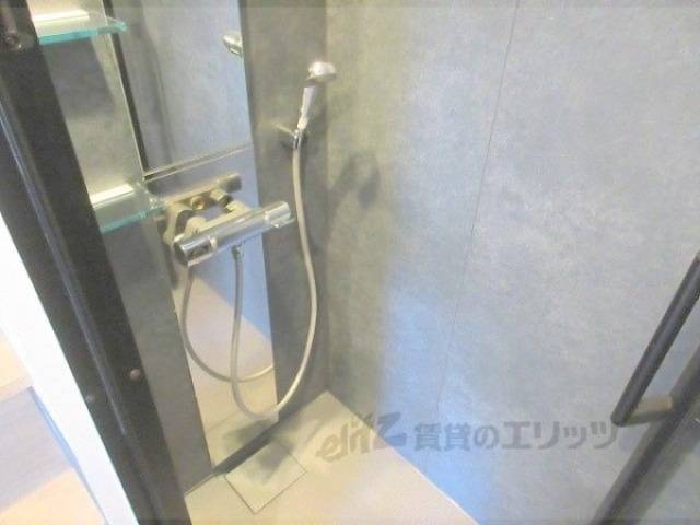 風呂　シャワー室