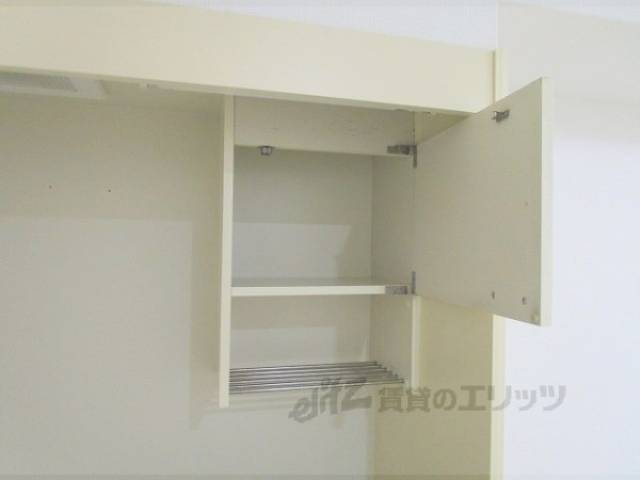 キッチン　上部収納