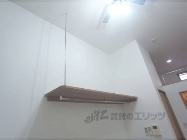 収納　吊り棚収納