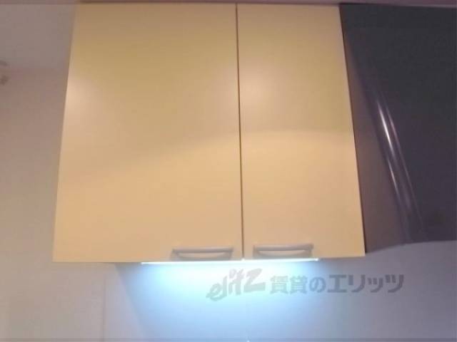 キッチン　上段収納