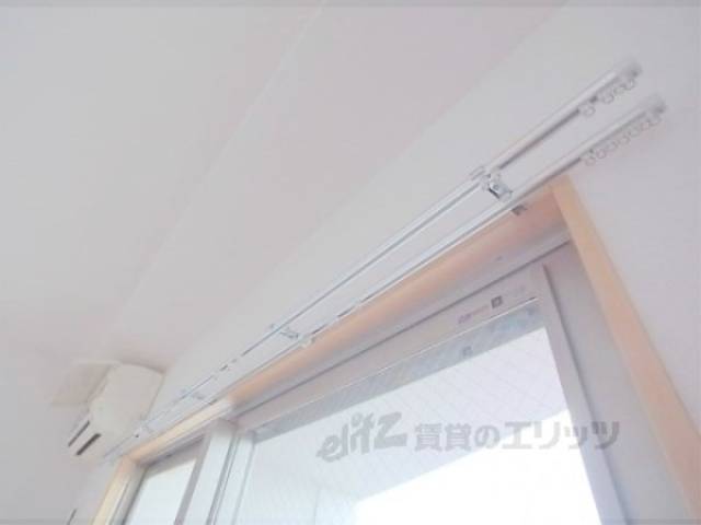 カーテンレール