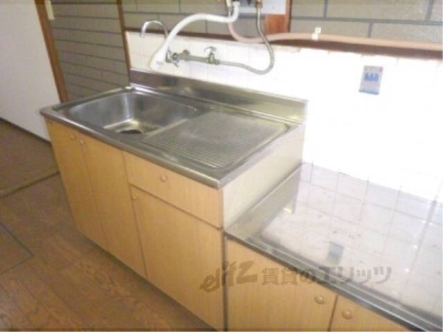 キッチン　収納が多く便利です。