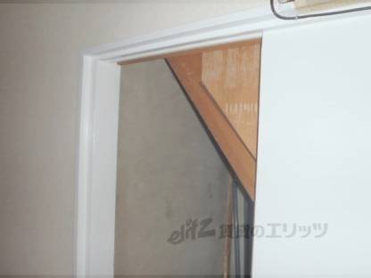 収納　１階の便利な階段下収納です