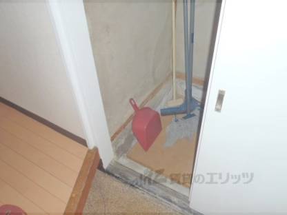 収納　１階の便利な階段下収納です