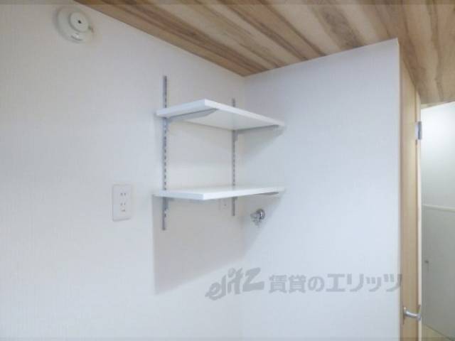 洗濯機置場　洗濯機置場上部棚