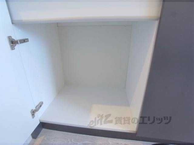 キッチン　(下部収納)
